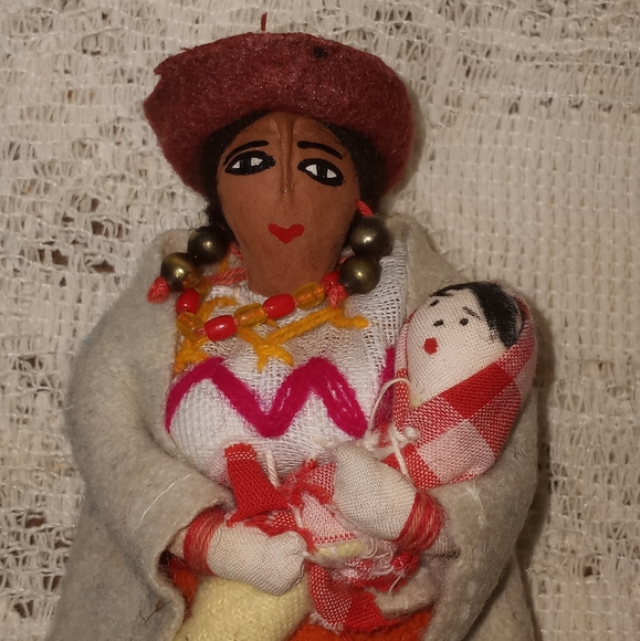 2 Vintage Guatemalan Handmade Folk Art Dolls Mother Baby Woman Wool 7" - Picture 3 of 4